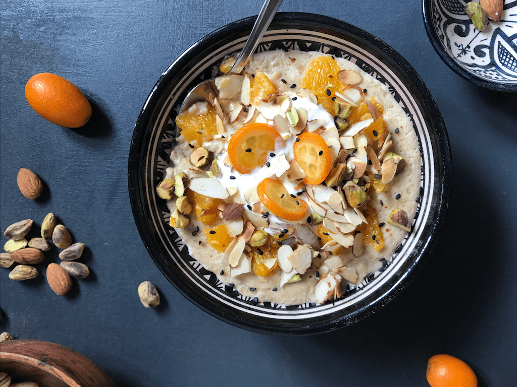 Mehr über den Artikel erfahren Porridge-Oriental mit Tahin und Orange