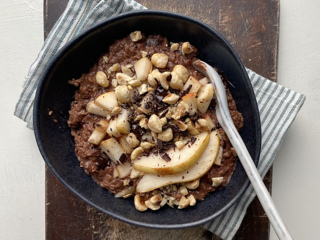 Mehr über den Artikel erfahren Schoko-Birnen-Porridge