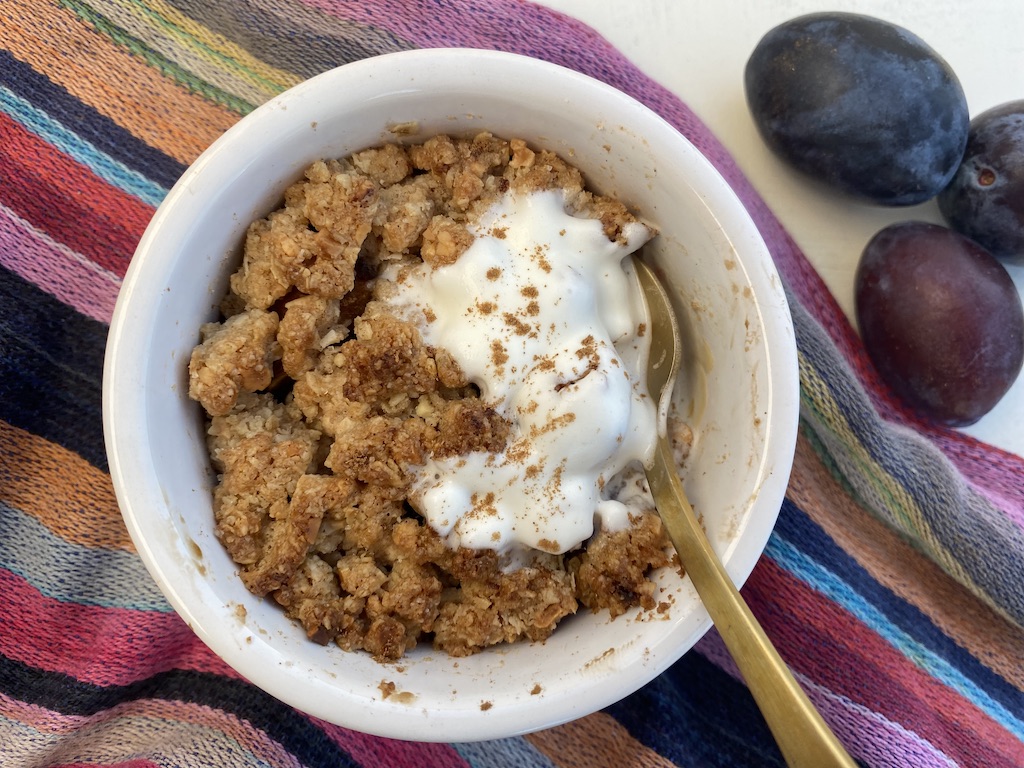 Mehr über den Artikel erfahren Zimt-Crumble mit Vanillesahne
